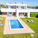 别墅 Novochoro - Large Garden- Heatable Pool By Dreamvillasalbufeira