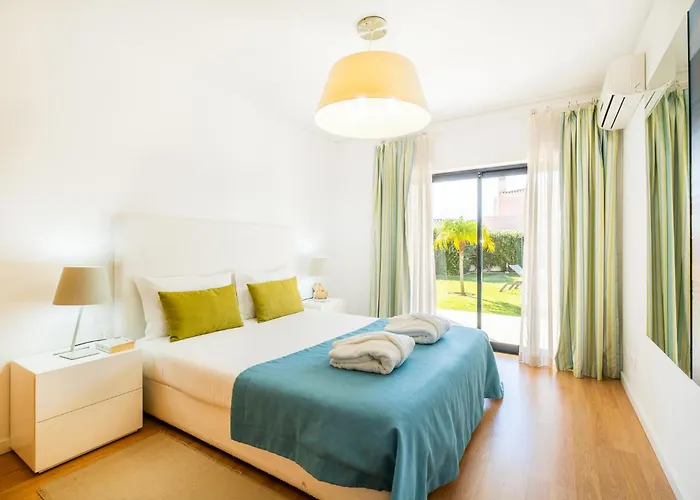 Novochoro - Large Garden- Heatable Pool By Dreamvillasalbufeira *