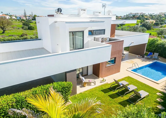 Novochoro - Large Garden- Heatable Pool By Dreamvillasalbufeira Villa *